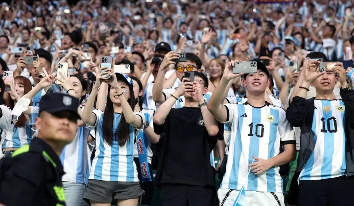 Messi mania grips crowd at China’s Workers’ Stadium
